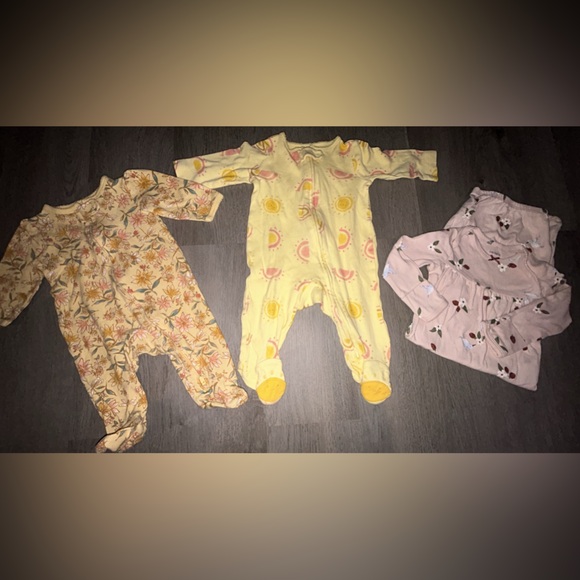 Bundle of 9 Baby girl sleepers - Picture 3 of 3